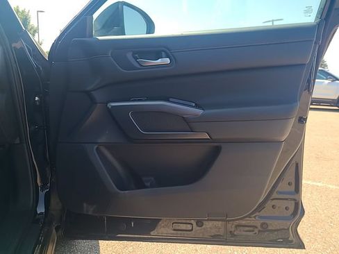 Used 2024 Nissan Pathfinder SL FWD image 29