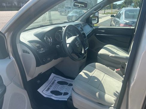 Used 2012 Dodge Grand Caravan SE image 9