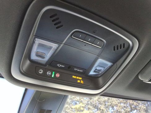 Certified 2023 Chevrolet Traverse LT FWD image 35