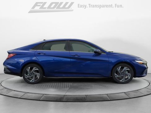 Certified 2025 Hyundai Elantra Limited FWD image 10