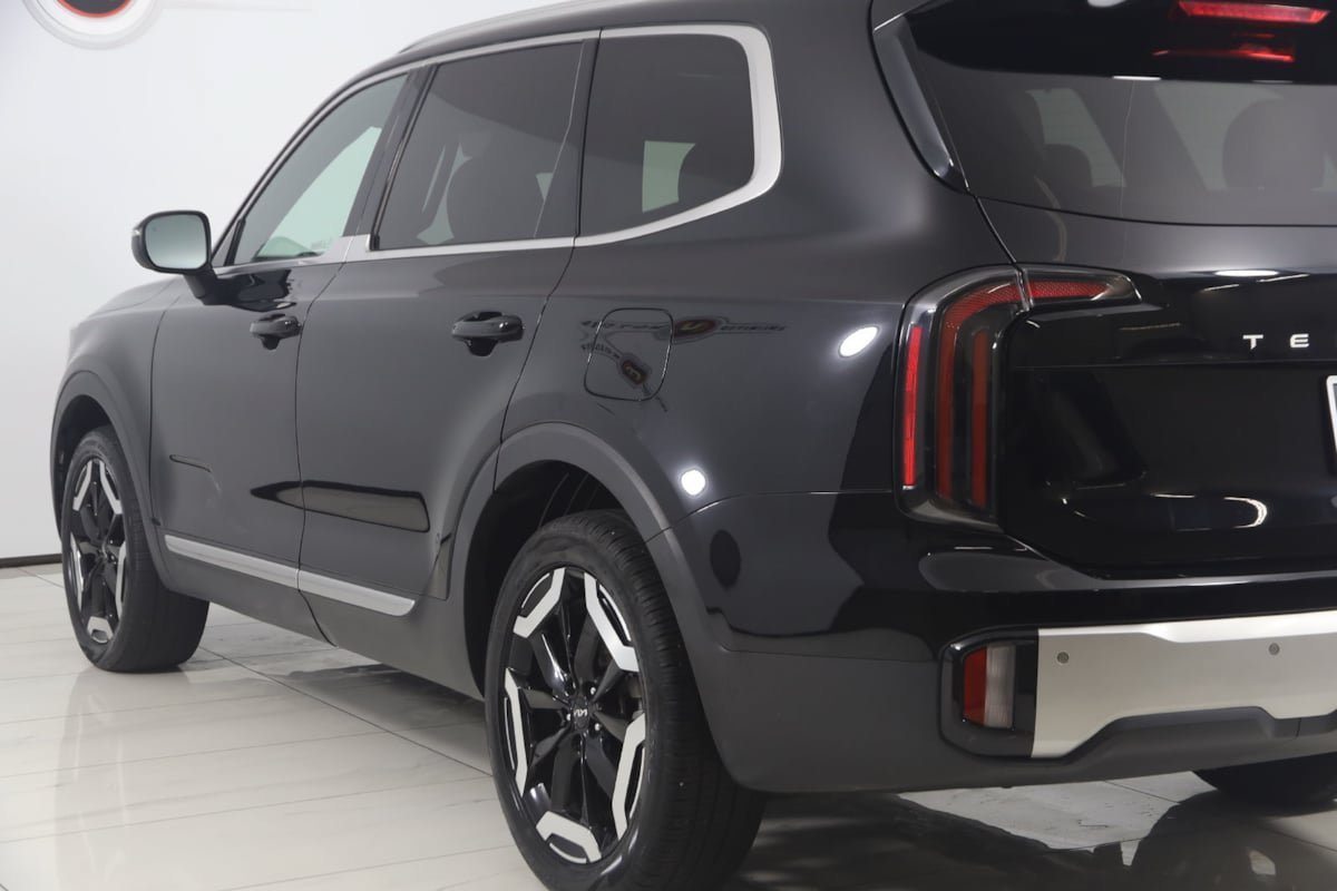 Used 2024 Kia Telluride EX w/ EX Captain's Chair Package FWD image 25