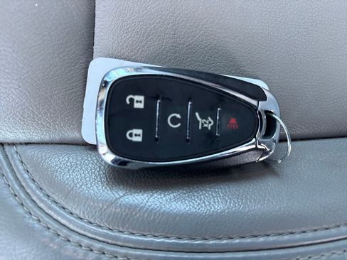 Used 2020 Chevrolet Traverse LT image 38