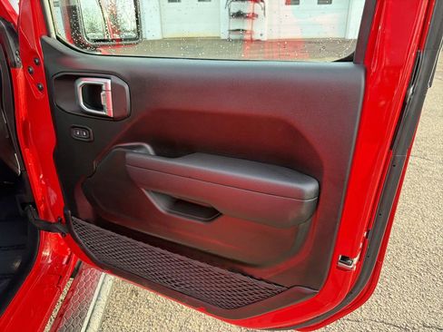 Used 2024 Jeep Wrangler Unlimited w/ Convenience Group image 15