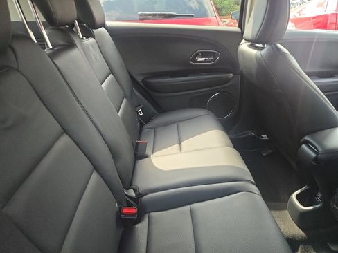 Used 2021 Honda HR-V Touring image 18