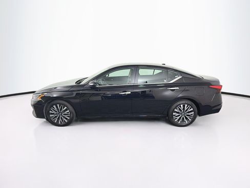 Used 2025 Nissan Altima 2.5 SV FWD image 4