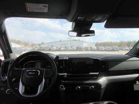 New 2026 GMC Sierra 1500 SLE image 16
