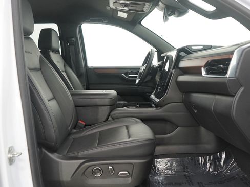 Used 2025 GMC Yukon Denali AWD/4WD image 13