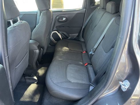 Used 2017 Jeep Renegade Latitude image 18