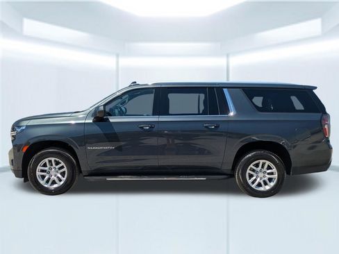 Used 2022 Chevrolet Suburban LT AWD/4WD image 2