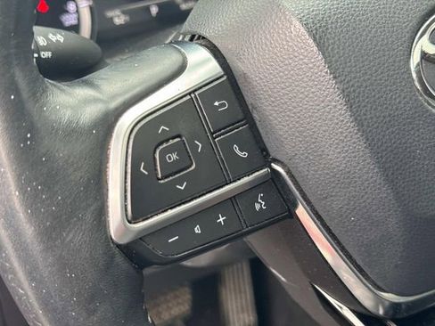 Used 2020 Toyota Highlander Limited image 25