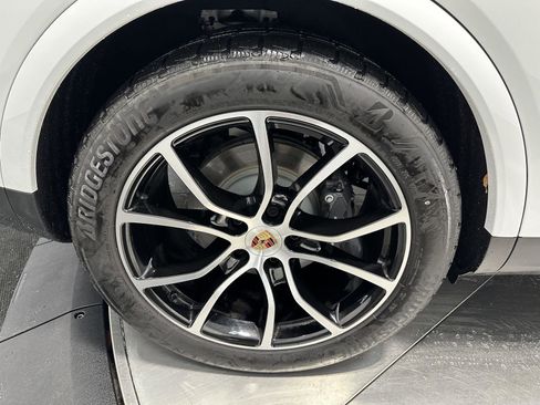 Certified 2025 Porsche Cayenne image 13