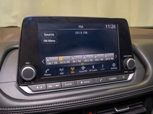 Used 2023 Nissan Rogue SV image 12