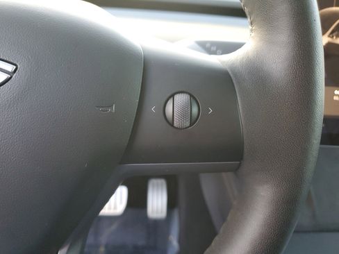 Used 2022 Tesla Model Y Performance image 21