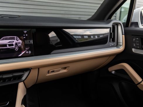 Certified 2026 Porsche Cayenne image 32