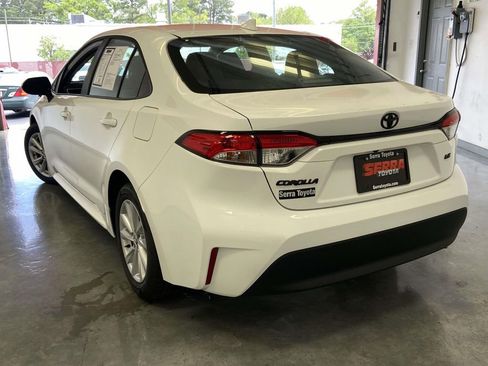 Used 2026 Toyota Corolla LE w/ LE Premium Package image 5