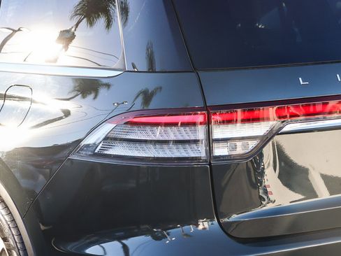 Used 2022 Lincoln Aviator Reserve w/ Elements Package Plus image 10