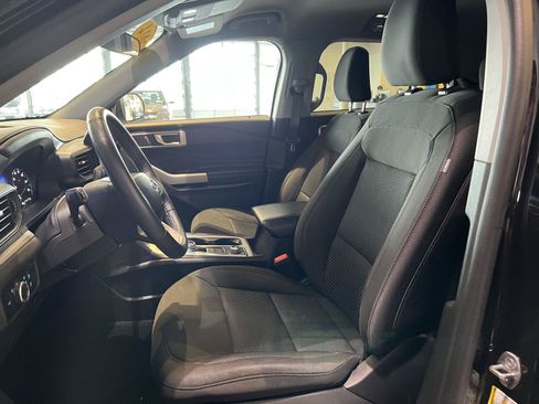 Used 2024 Ford Explorer XLT AWD/4WD image 13