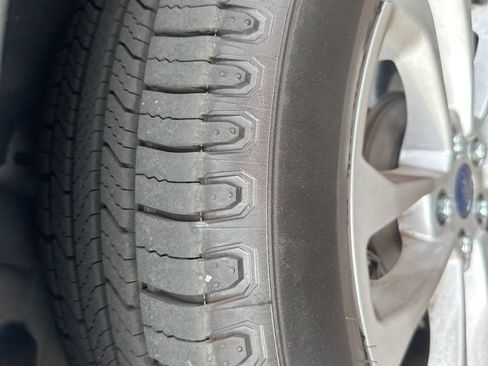 Used 2020 Ford Escape SE image 8