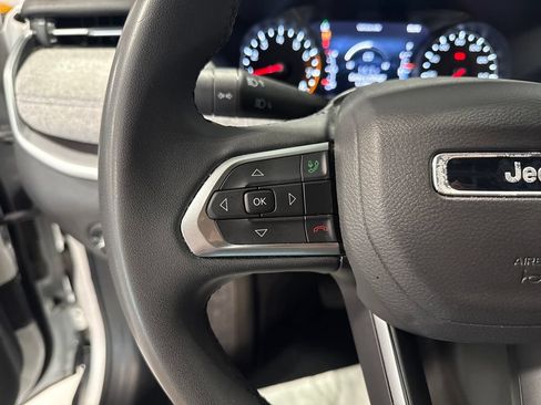 Used 2024 Jeep Compass Latitude AWD/4WD image 3