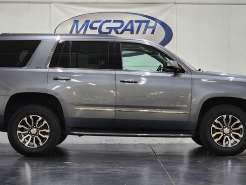 Used 2018 GMC Yukon SLT w/ Premium Edition AWD/4WD image 3