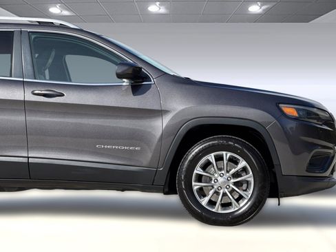 Used 2019 Jeep Cherokee Latitude Plus AWD/4WD image 34
