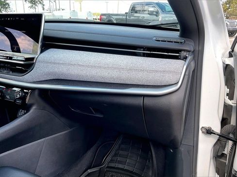 Used 2024 Jeep Compass Latitude w/ Sun and Sound Group image 23