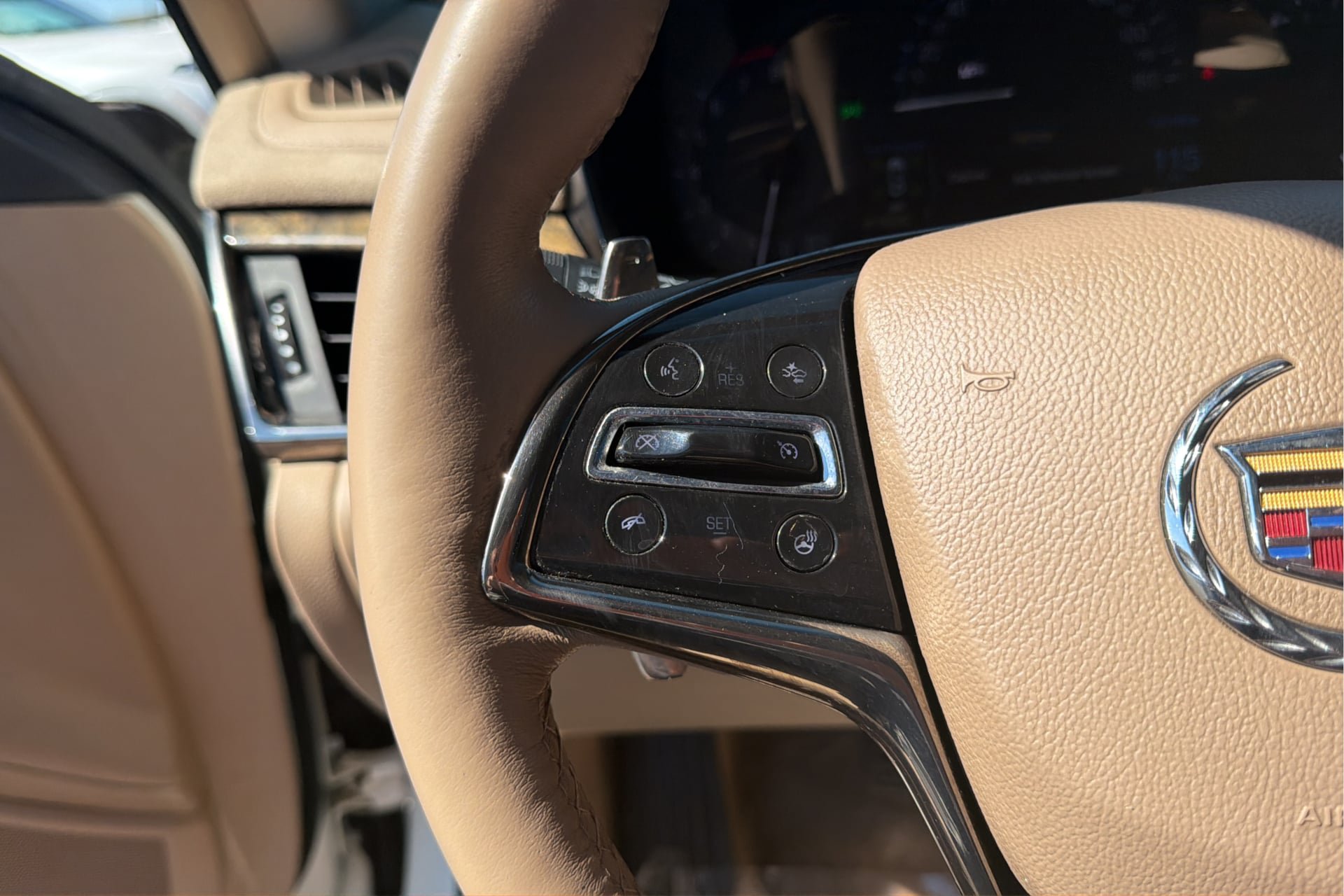 Used 2014 Cadillac CTS Luxury RWD image 27