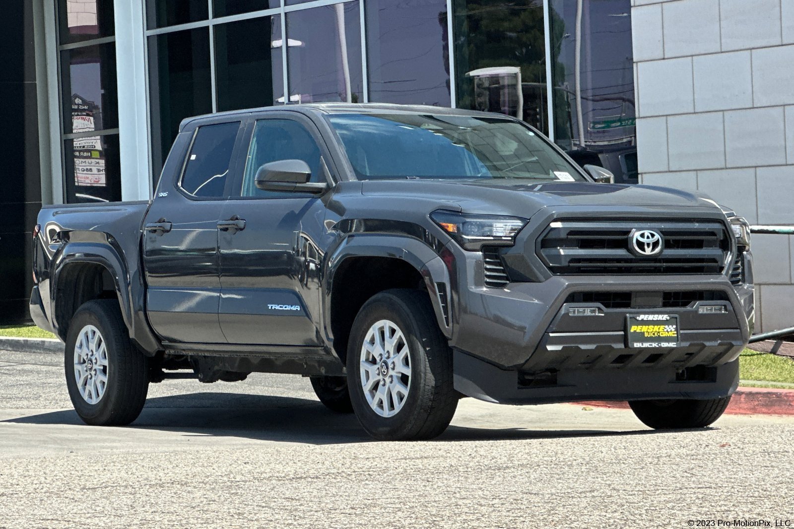 Used 2025 Toyota Tacoma SR5 AWD/4WD image 1
