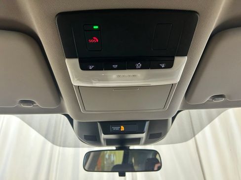 Used 2023 Nissan Rogue SV AWD/4WD image 17