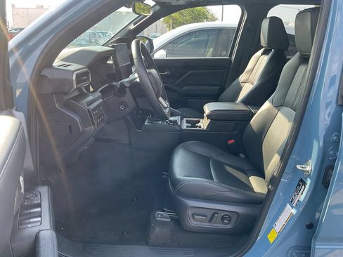 Used 2025 Toyota 4Runner Limited AWD/4WD image 13