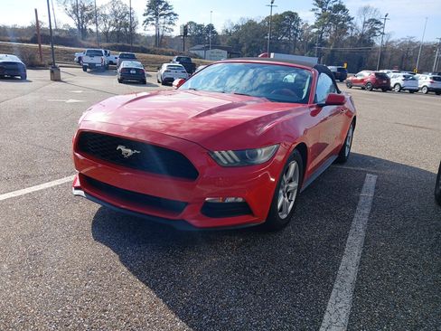 Used 2015 Ford Mustang Convertible image 2