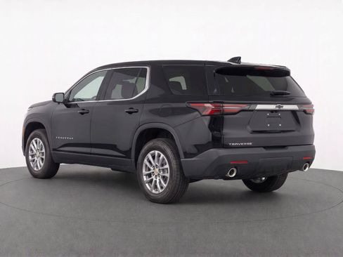 Used 2022 Chevrolet Traverse LS FWD image 3