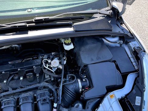 Used 2017 Ford Focus Titanium FWD image 33
