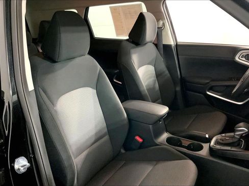 Certified 2025 Kia Soul LX w/ LX Technology Package FWD image 7