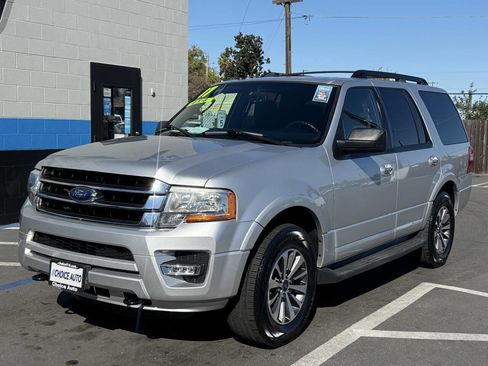 Used 2017 Ford Expedition XLT image 3