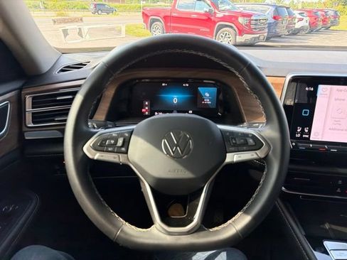 Used 2024 Volkswagen Atlas SE AWD/4WD image 25