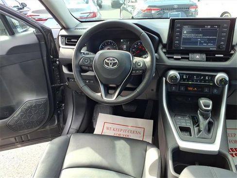 Used 2022 Toyota RAV4 XLE Premium image 12