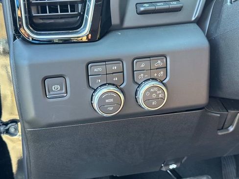 New 2026 GMC Sierra 2500 Denali Ultimate w/ LPO, Black Badging Package image 27
