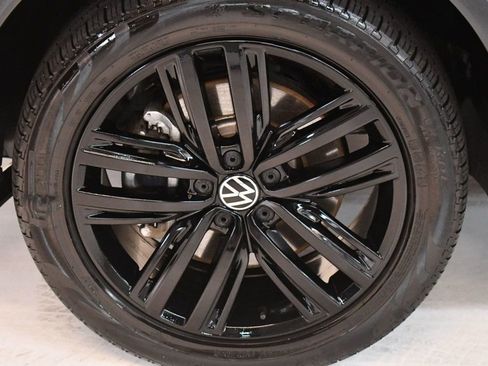 Used 2022 Volkswagen Tiguan SE R-Line image 19