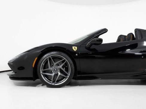 Used 2022 Ferrari F8 Tributo RWD image 15
