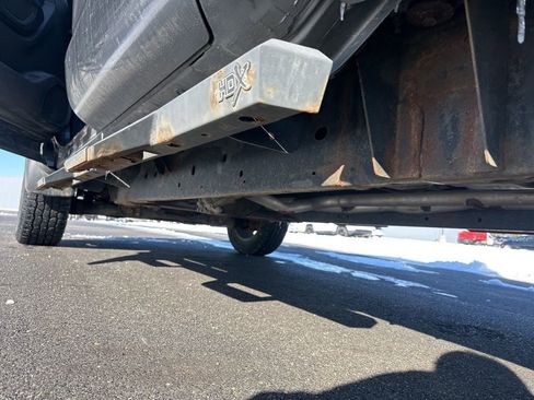 Used 2017 Nissan Titan SV image 45