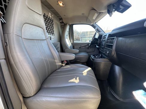 Used 2019 Chevrolet Express 3500 w/ Driver Convenience Package image 14