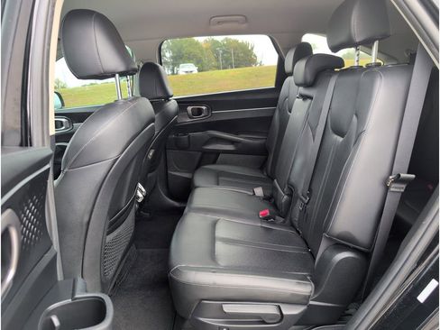 Used 2023 Kia Sorento S image 28