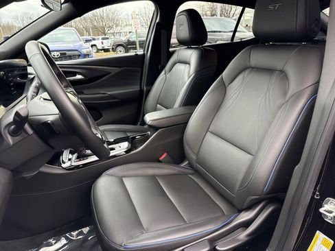 Used 2024 Buick Envista Sport Touring image 12