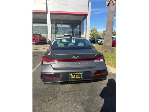 Used 2024 Hyundai Elantra Limited FWD image 3