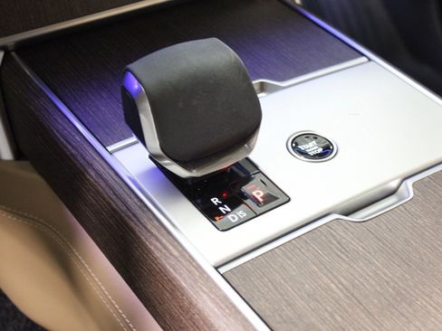 Used 2024 Land Rover Range Rover SE image 37