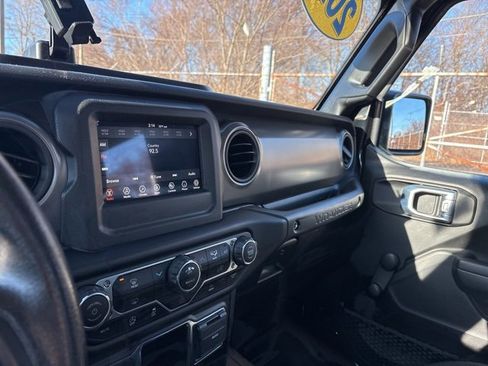 Used 2023 Jeep Wrangler Sport image 15