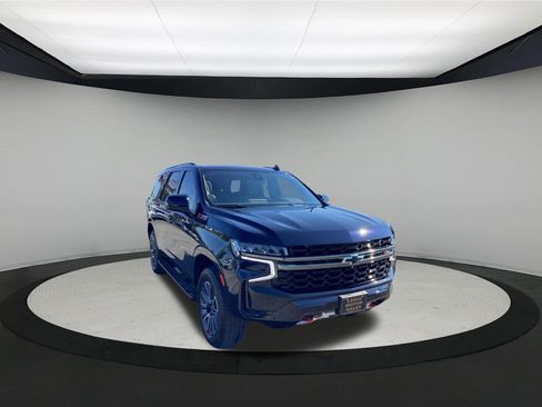 Used 2022 Chevrolet Tahoe Z71 w/ Luxury Package AWD/4WD image 2
