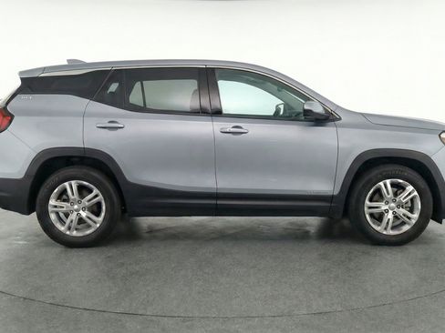 Used 2024 GMC Terrain SLE FWD image 11