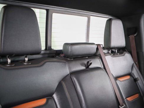 Used 2023 GMC Sierra 1500 AT4 image 32